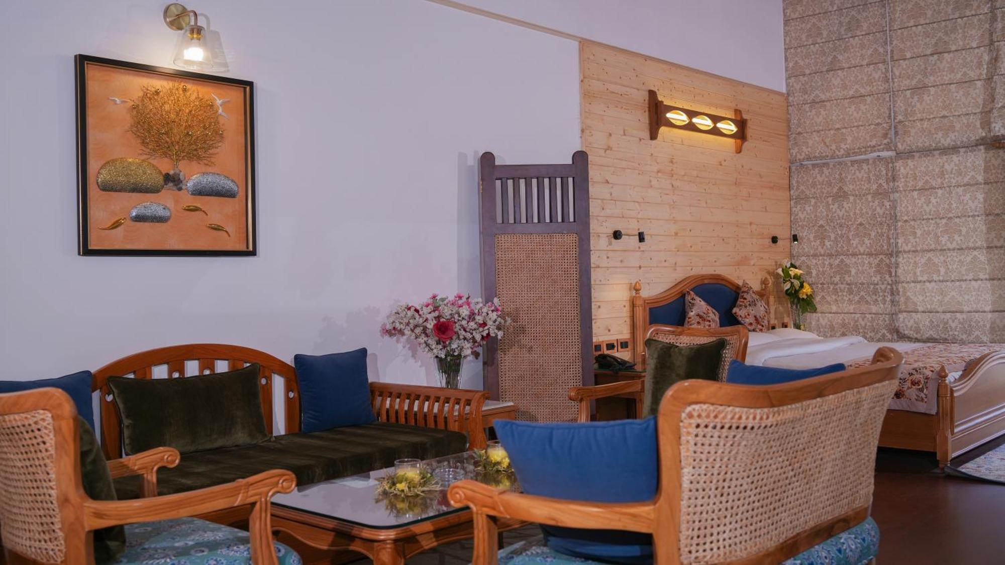 Neelesh Inn- A Luxury Lake View Hotel- 20 Kms From Nainital Bhīm Tāl Extérieur photo