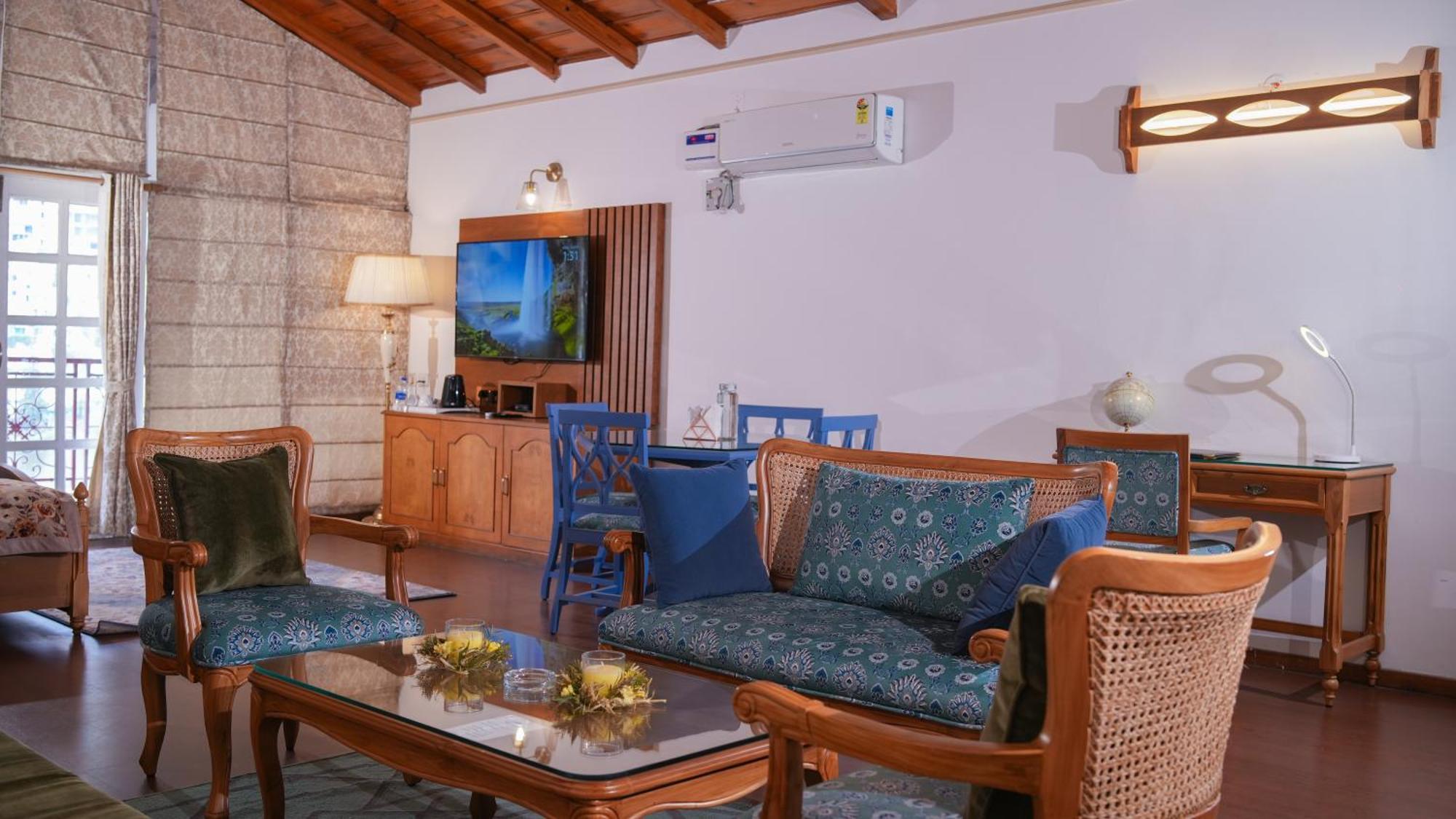 Neelesh Inn- A Luxury Lake View Hotel- 20 Kms From Nainital Bhīm Tāl Extérieur photo