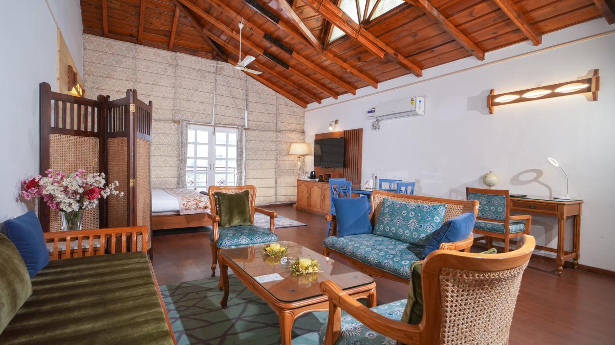 Neelesh Inn- A Luxury Lake View Hotel- 20 Kms From Nainital Bhīm Tāl Extérieur photo