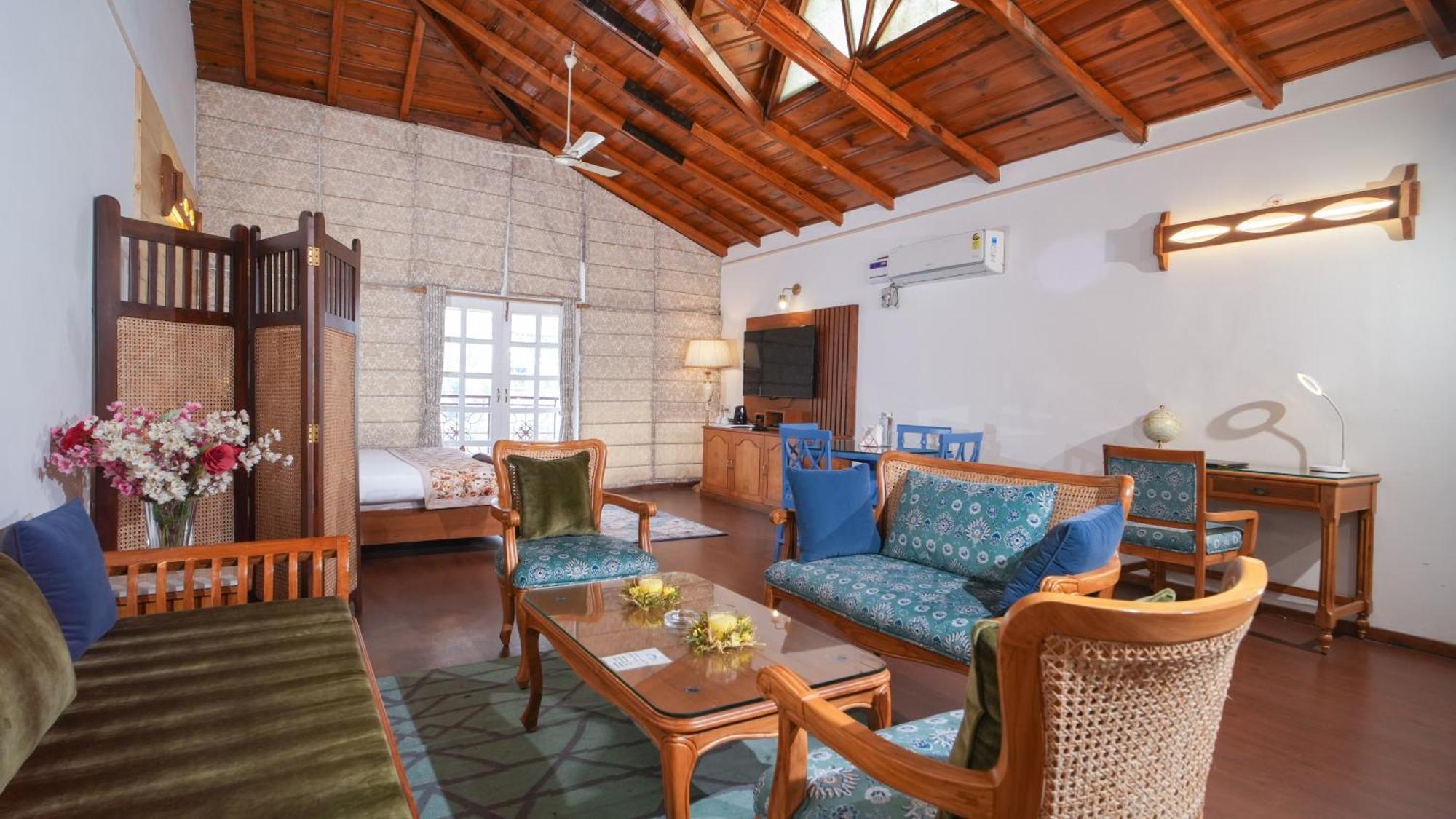 Neelesh Inn- A Luxury Lake View Hotel- 20 Kms From Nainital Bhīm Tāl Extérieur photo