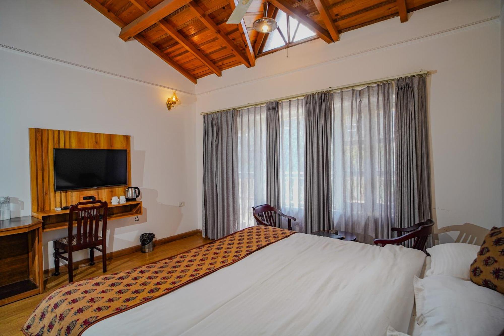 Neelesh Inn- A Luxury Lake View Hotel- 20 Kms From Nainital Bhīm Tāl Extérieur photo