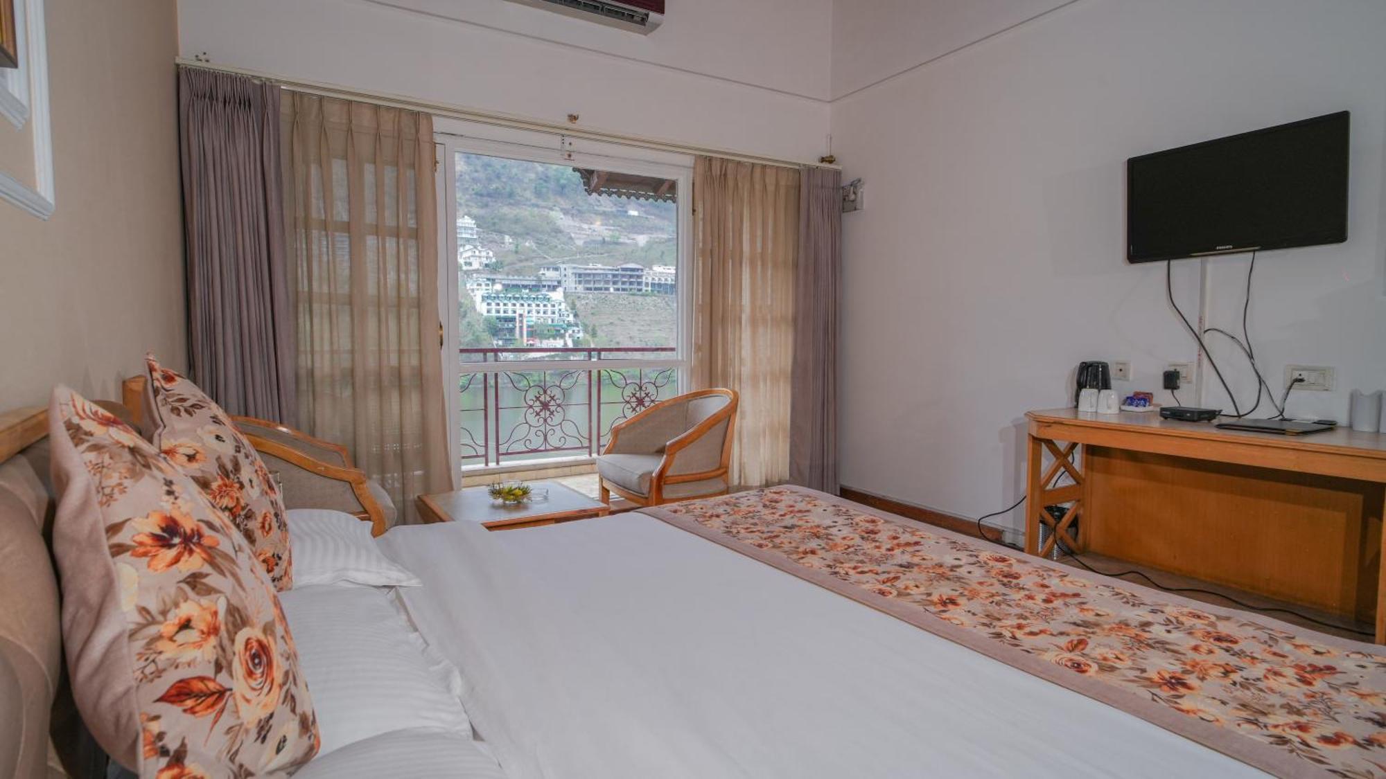 Neelesh Inn- A Luxury Lake View Hotel- 20 Kms From Nainital Bhīm Tāl Extérieur photo