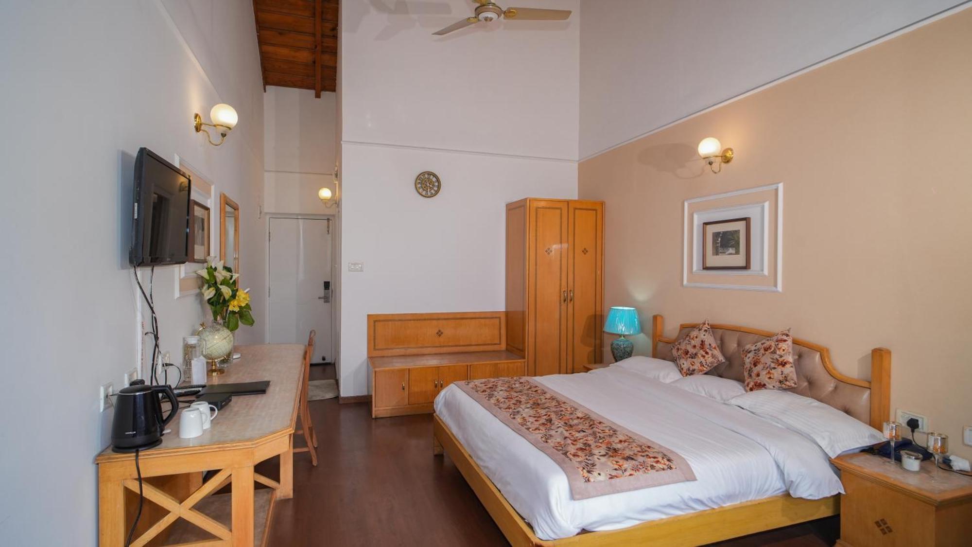 Neelesh Inn- A Luxury Lake View Hotel- 20 Kms From Nainital Bhīm Tāl Extérieur photo