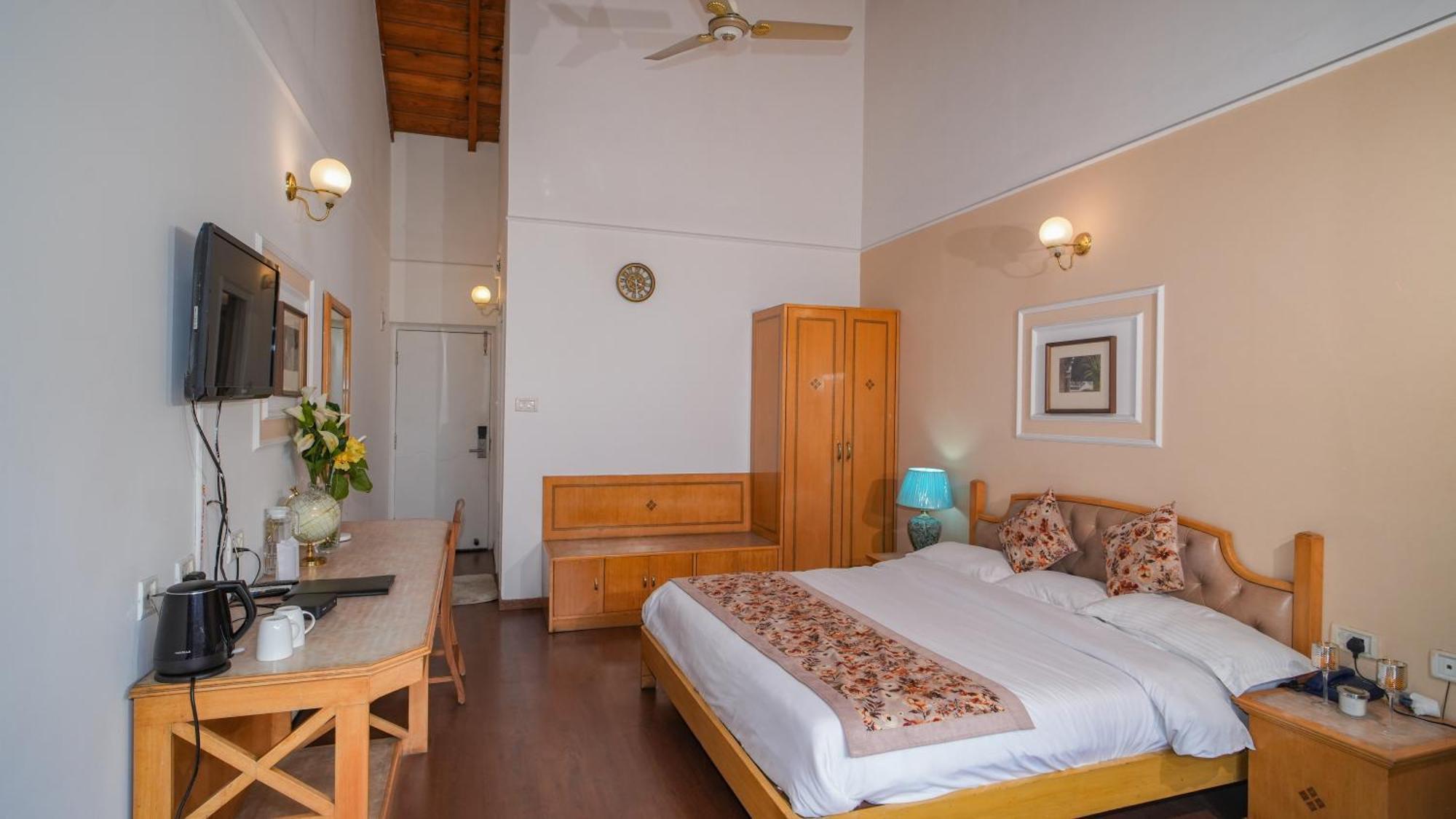 Neelesh Inn- A Luxury Lake View Hotel- 20 Kms From Nainital Bhīm Tāl Extérieur photo