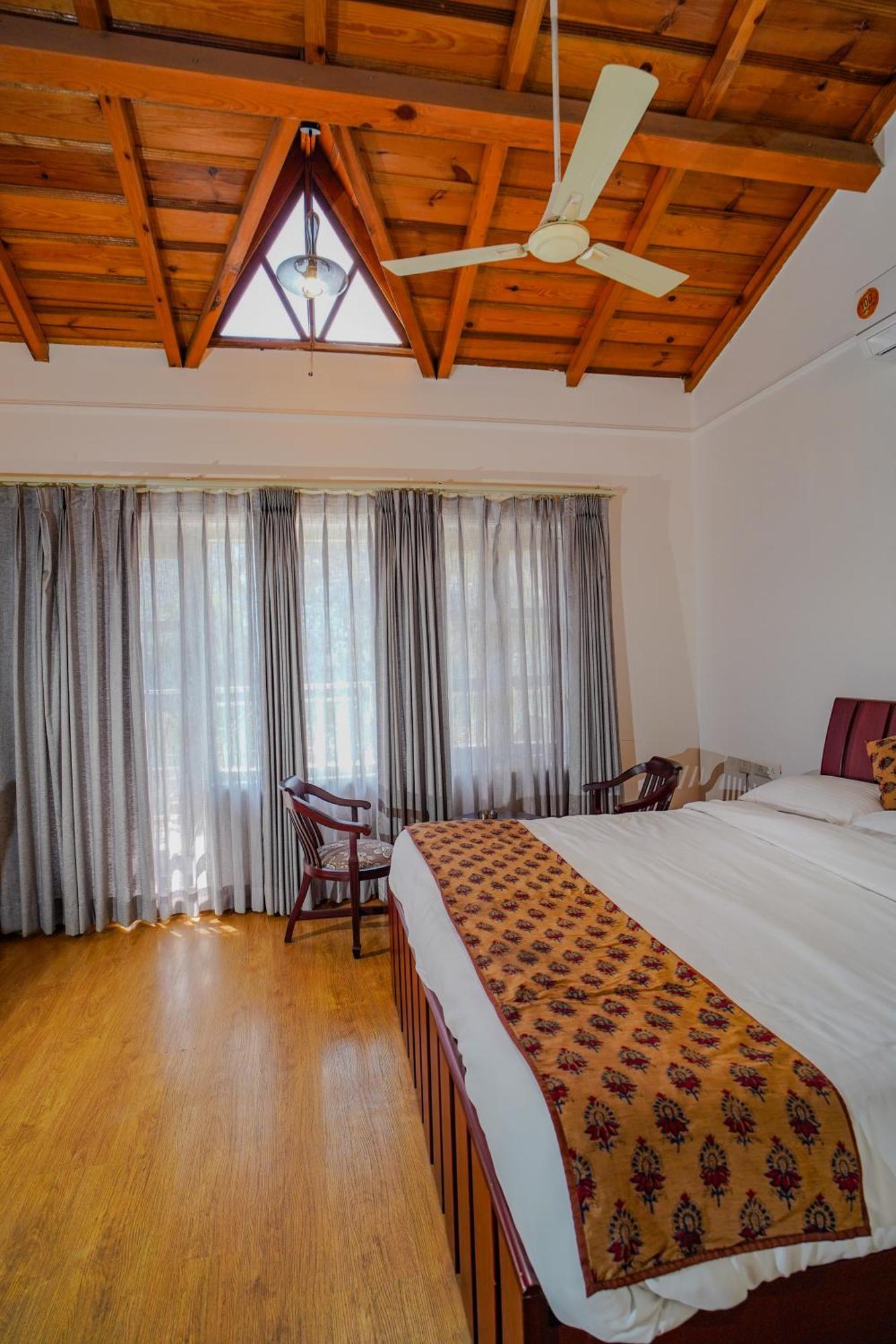 Neelesh Inn- A Luxury Lake View Hotel- 20 Kms From Nainital Bhīm Tāl Extérieur photo