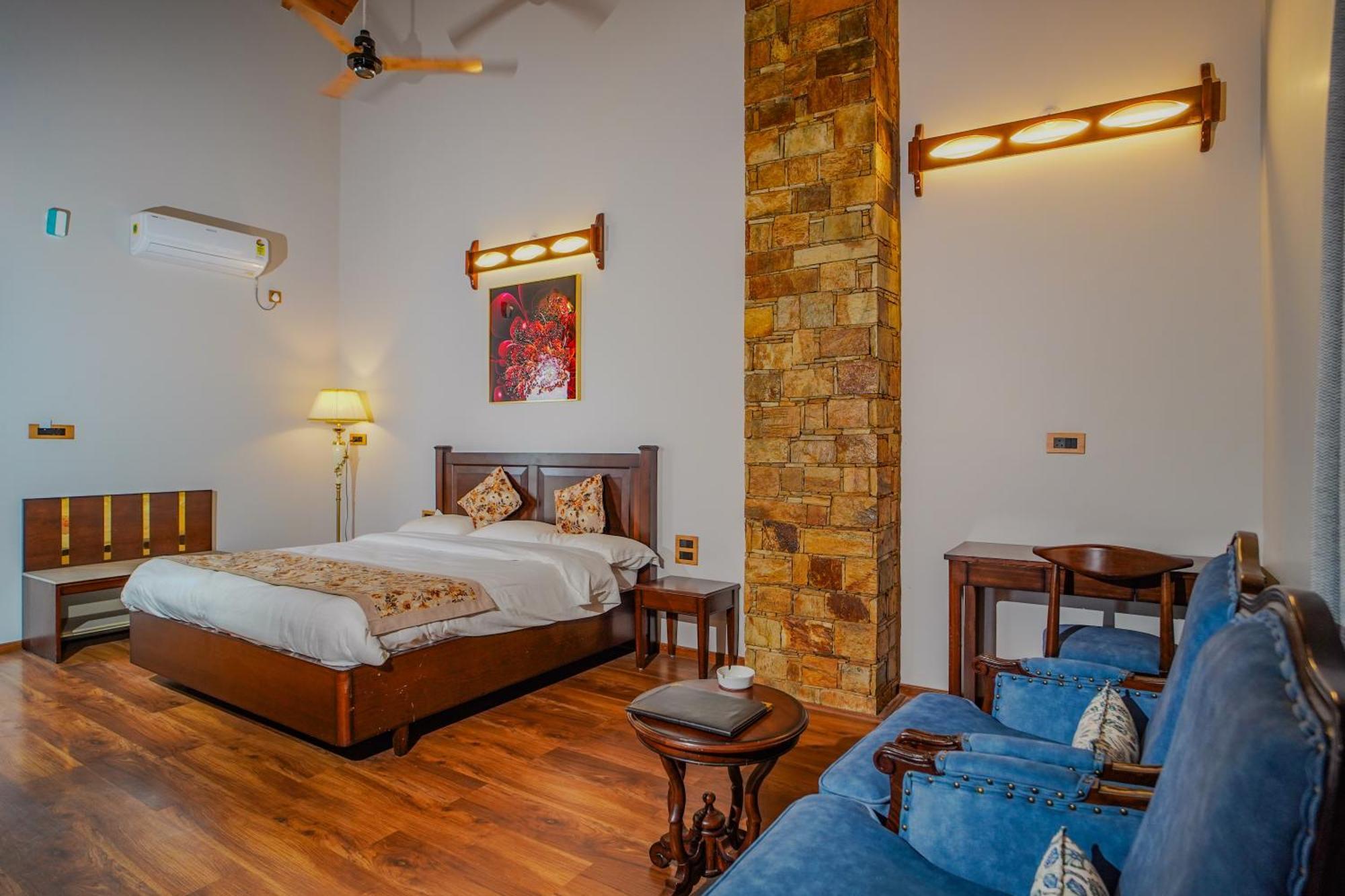 Neelesh Inn- A Luxury Lake View Hotel- 20 Kms From Nainital Bhīm Tāl Extérieur photo