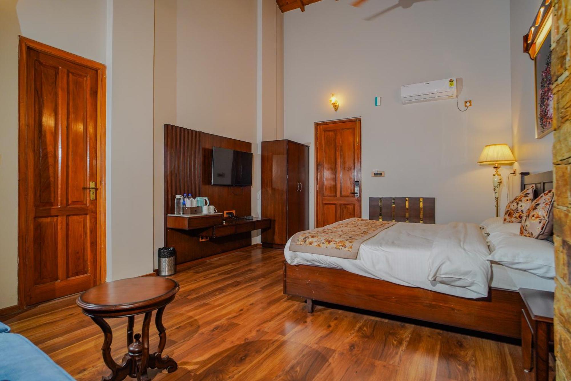 Neelesh Inn- A Luxury Lake View Hotel- 20 Kms From Nainital Bhīm Tāl Extérieur photo