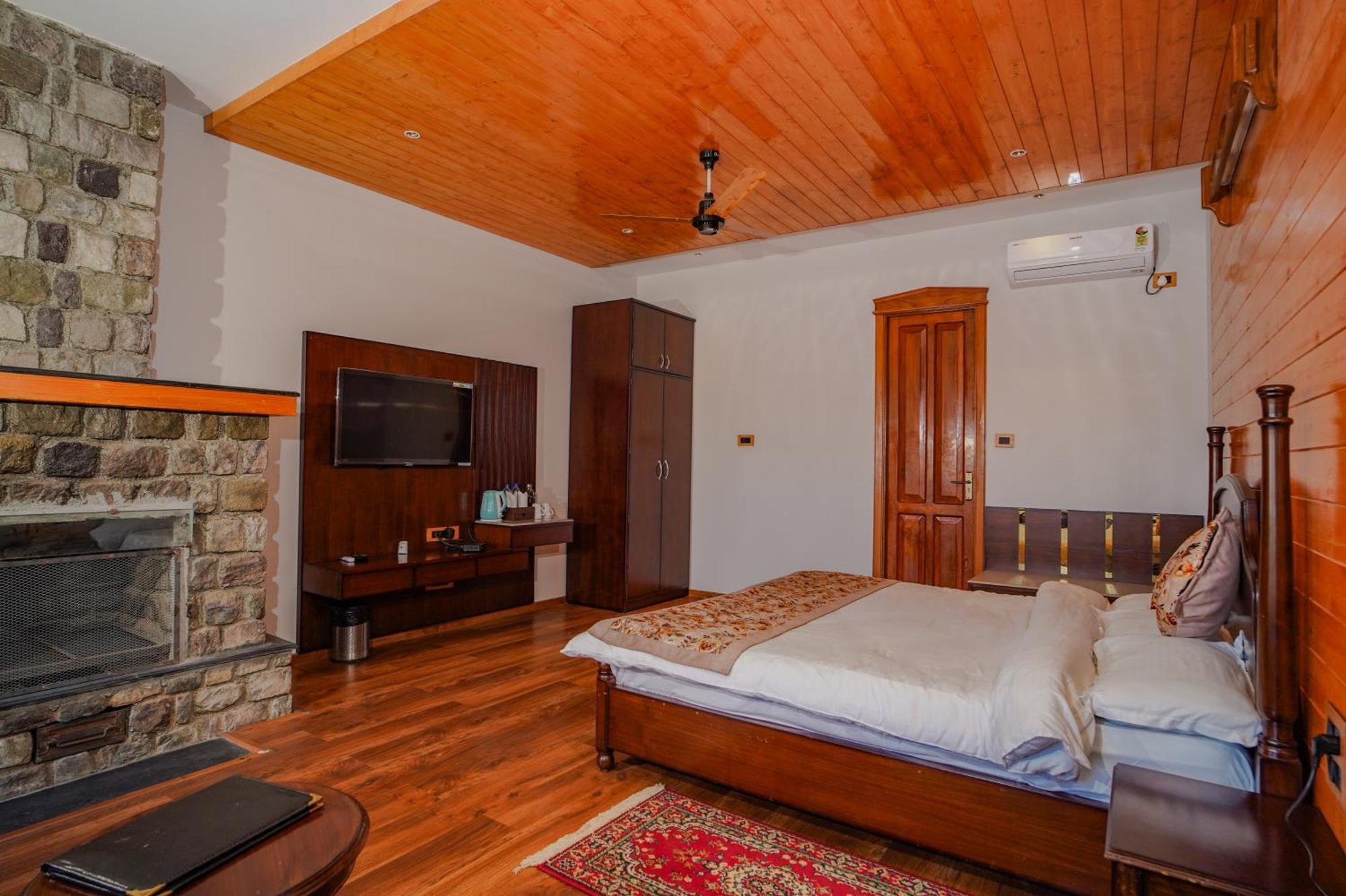 Neelesh Inn- A Luxury Lake View Hotel- 20 Kms From Nainital Bhīm Tāl Extérieur photo
