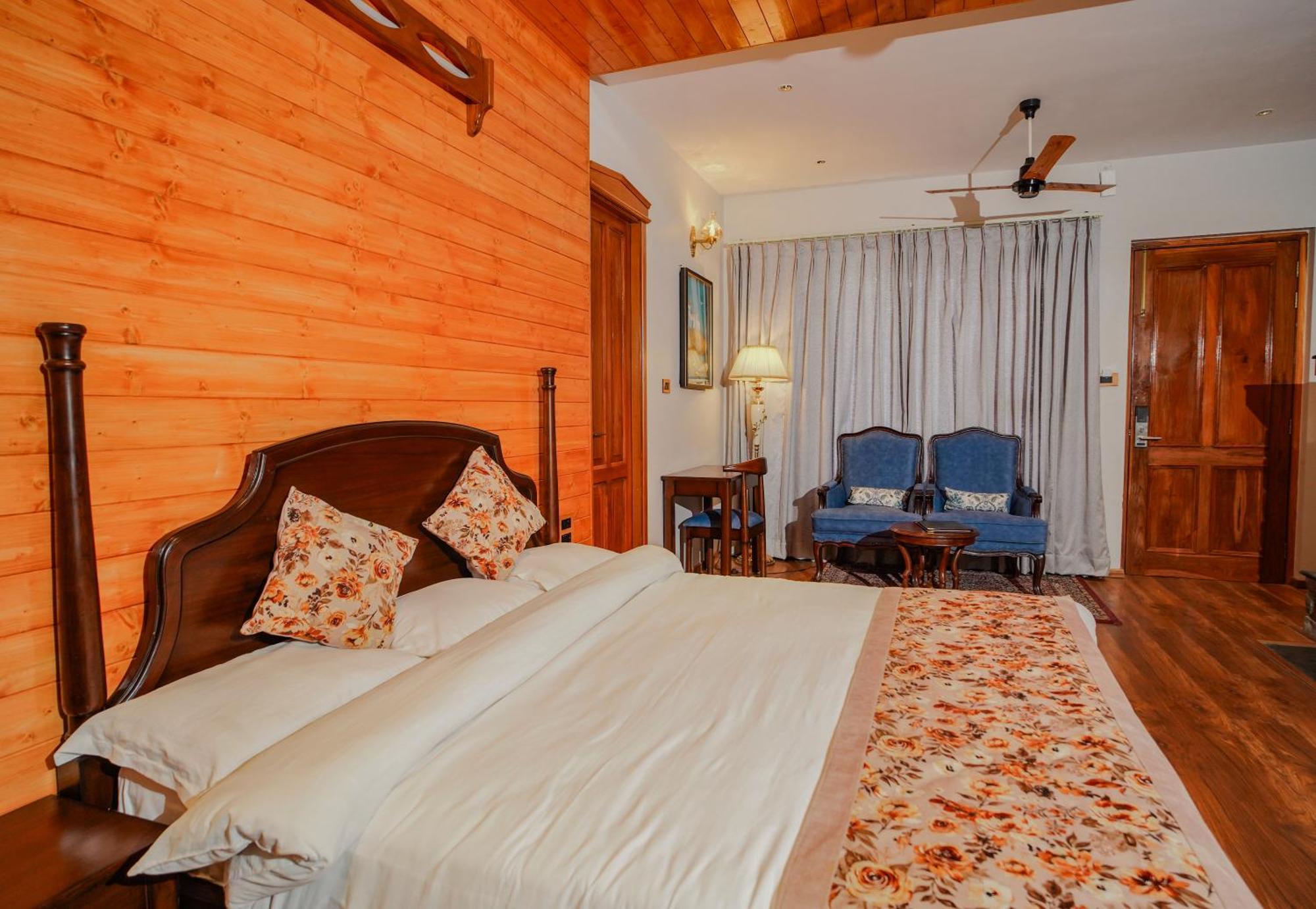 Neelesh Inn- A Luxury Lake View Hotel- 20 Kms From Nainital Bhīm Tāl Extérieur photo
